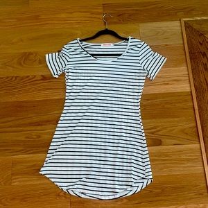 Striped black & white t-shirt dress size small